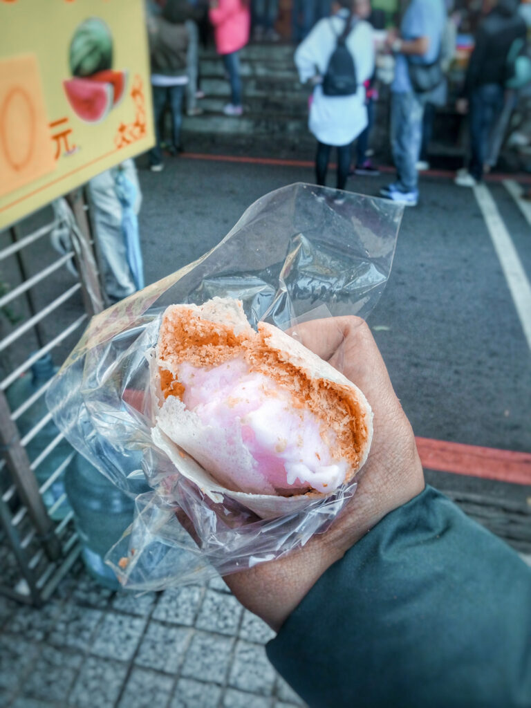 street food in Taiwan - peanut ice cream rolls
